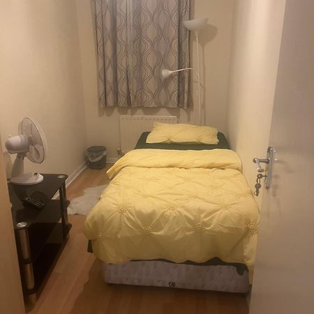 Double Alpha Appartement Londen Buitenkant foto